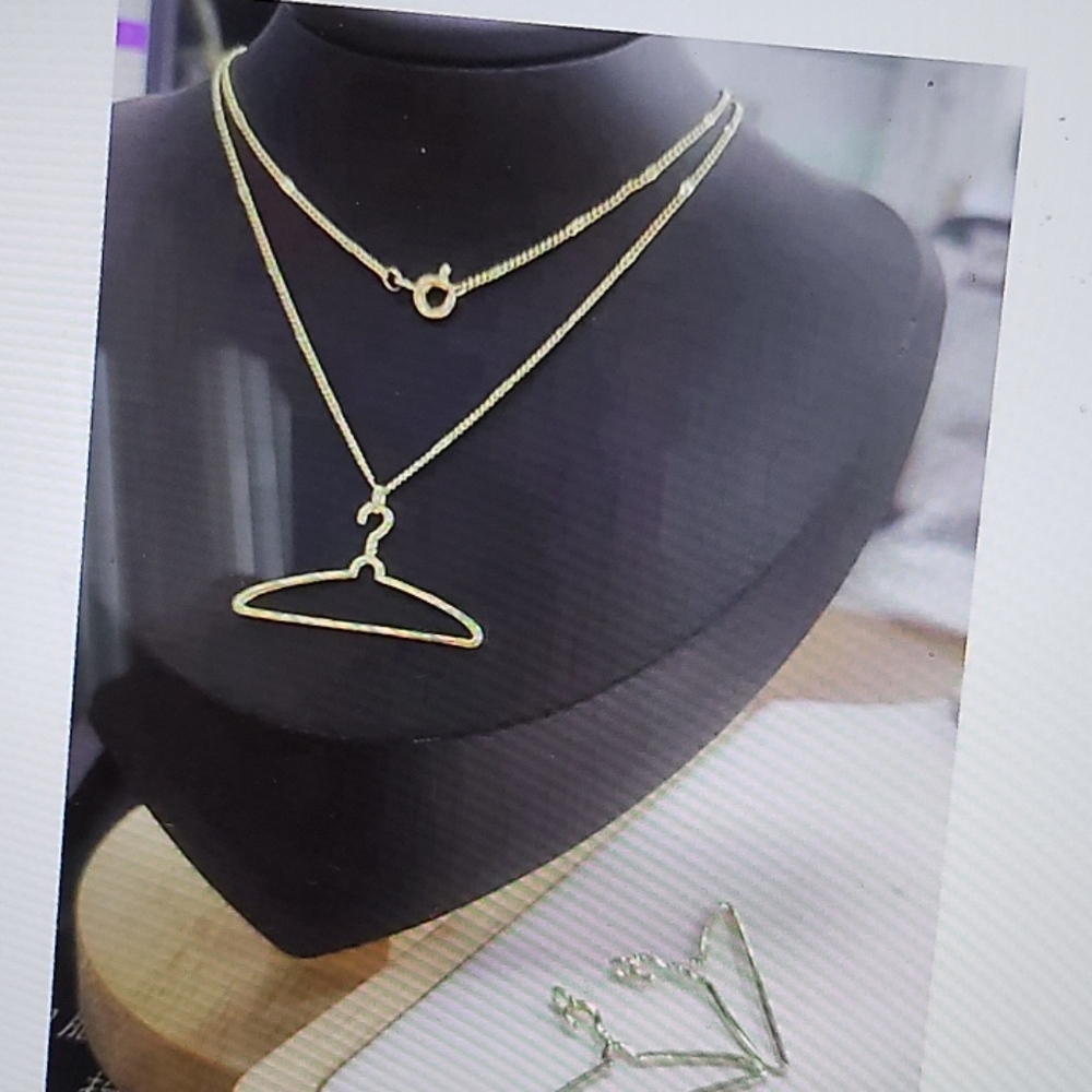 Women's 18 inch Hangar Necklace